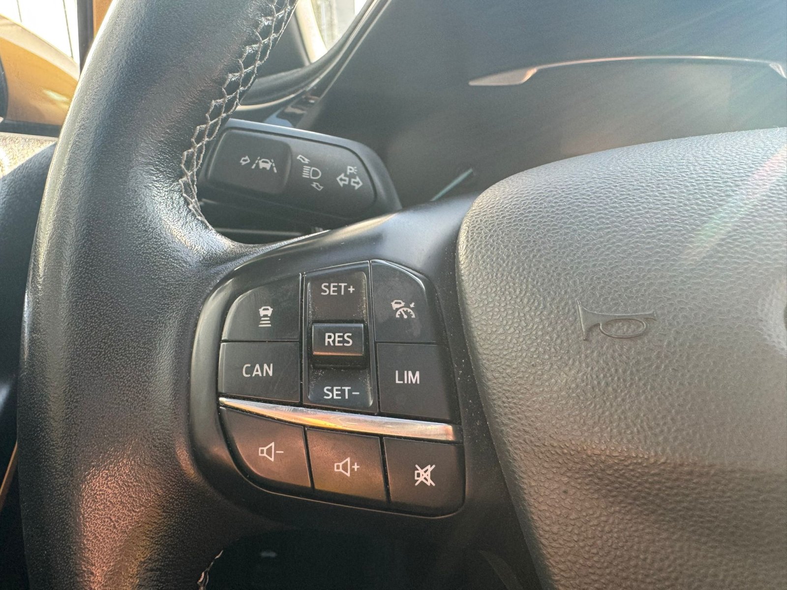 Ford Fiesta 1.0 actieve adaptief cruise Pano LED Airco LMV