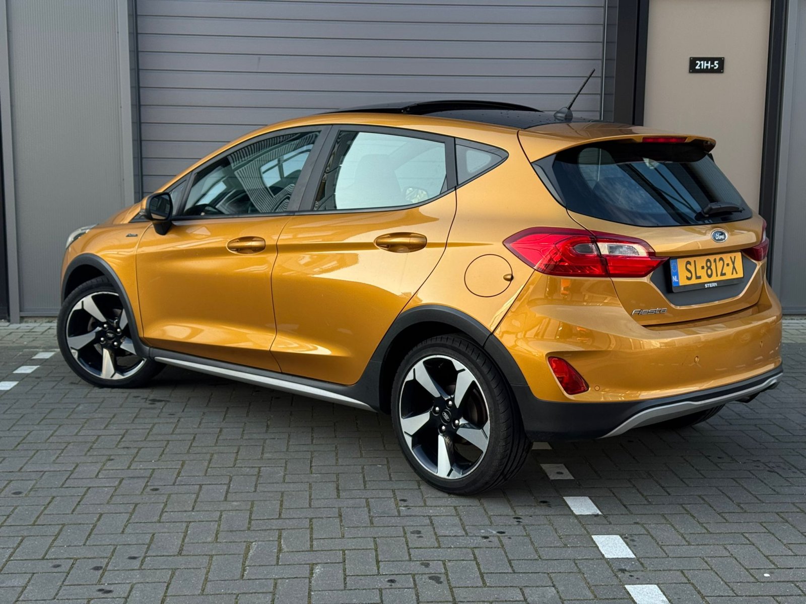 Ford Fiesta 1.0 actieve adaptief cruise Pano LED Airco LMV