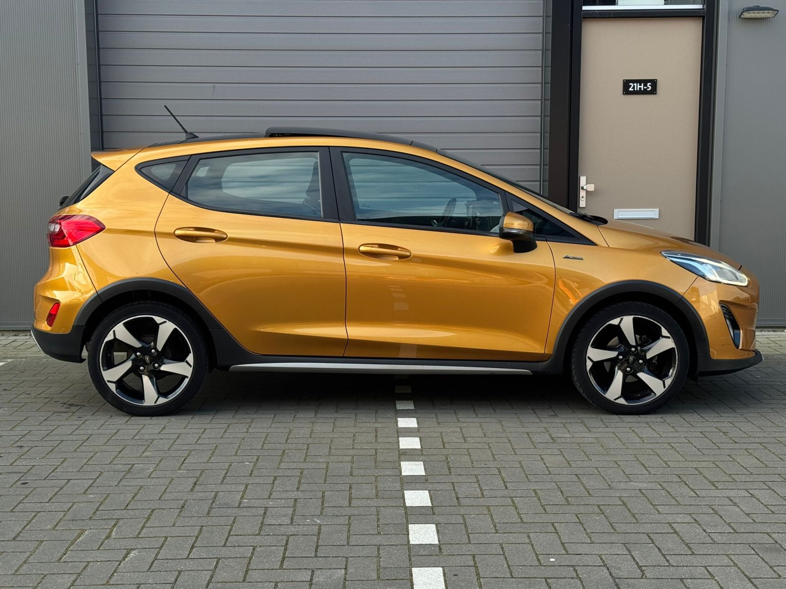 Ford Fiesta 1.0 actieve adaptief cruise Pano LED Airco LMV