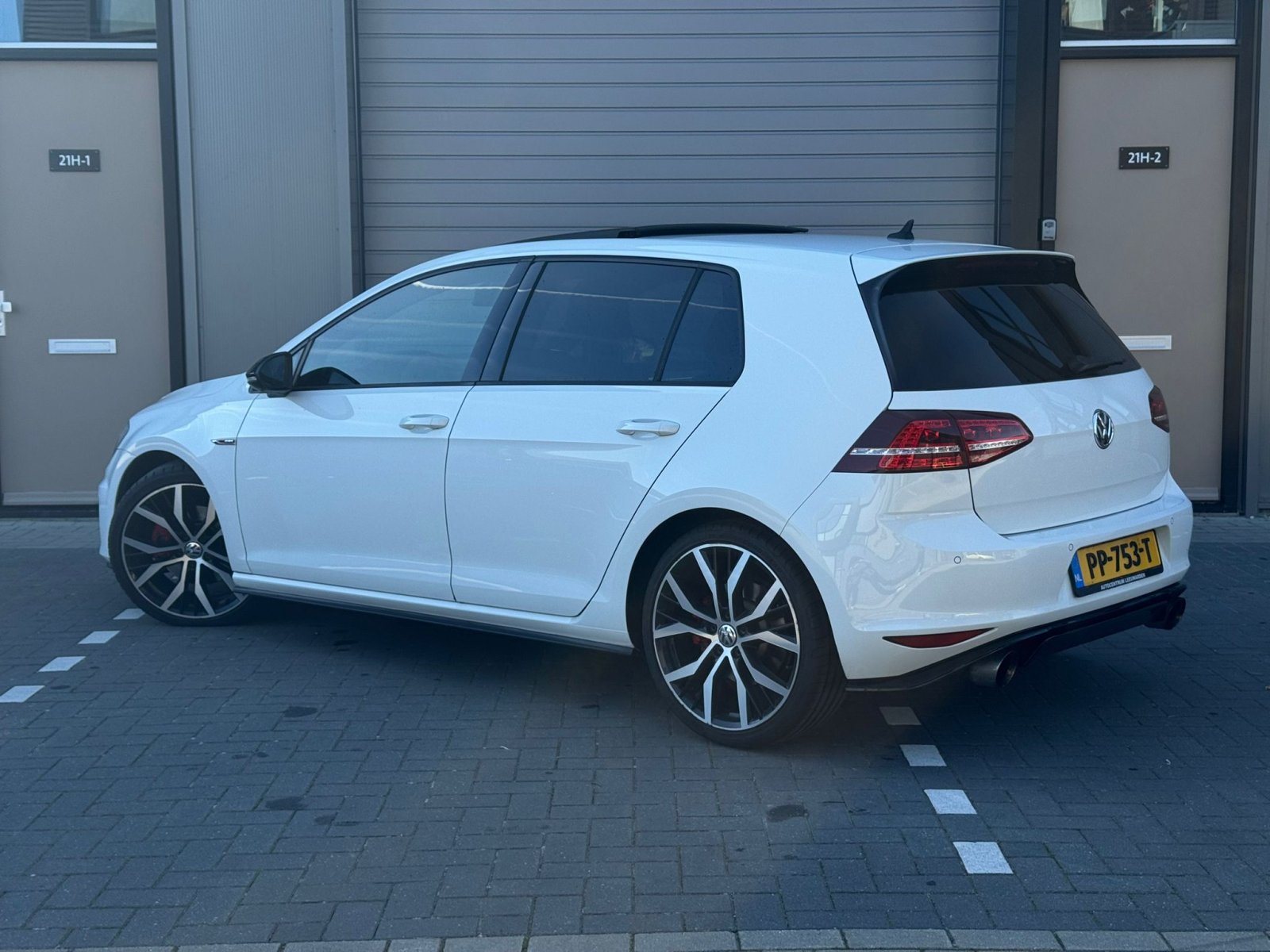 VW Golf 2.0 TSI GTI Performance / Dyn / Key / Pano / Milltek