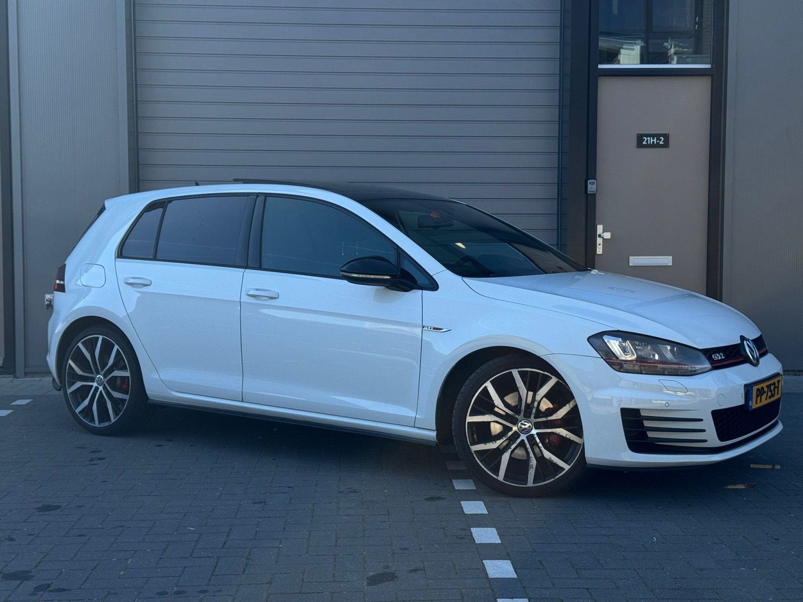 VW Golf 2.0 TSI GTI Performance / Dyn / Key / Pano / Milltek