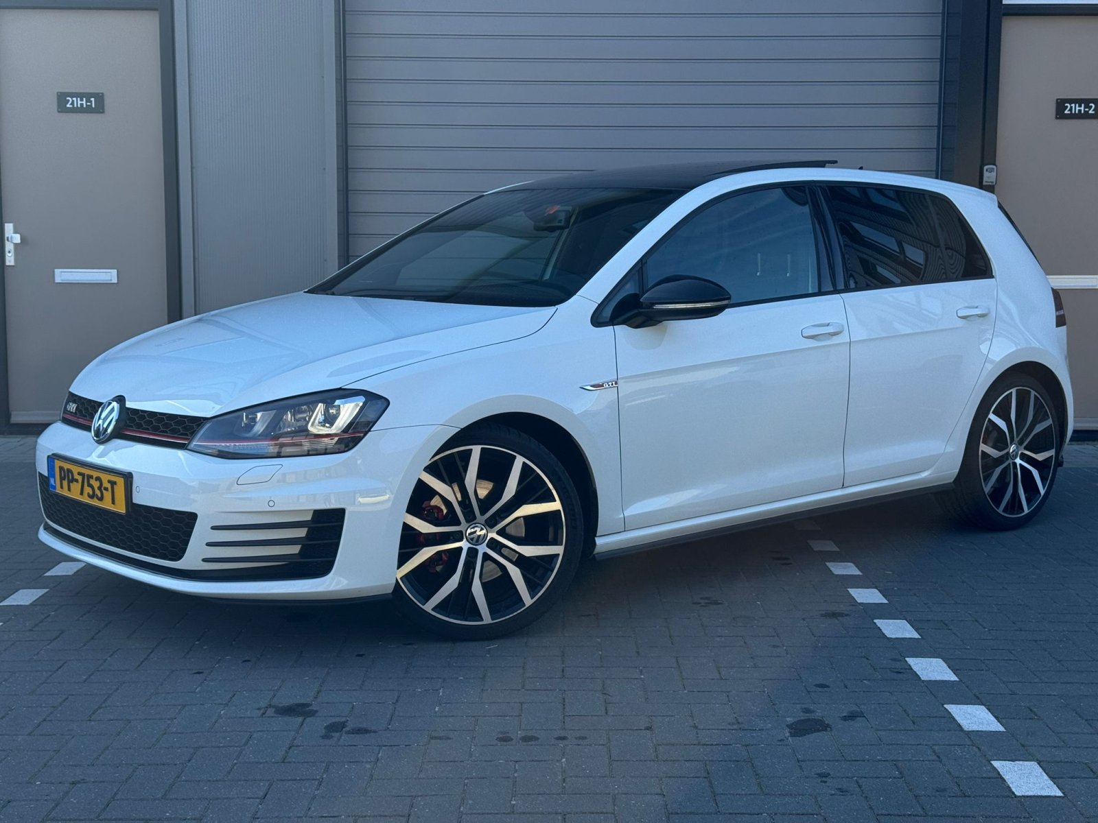VW Golf 2.0 TSI GTI Performance / Dyn / Key / Pano / Milltek