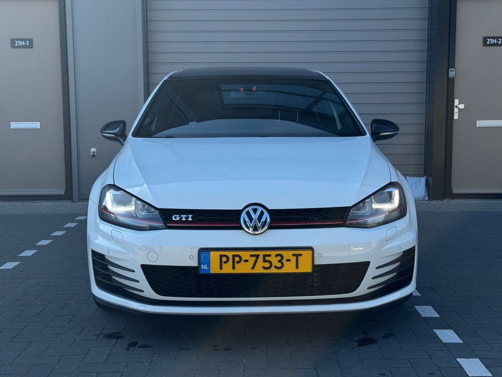 VW Golf 2.0 TSI GTI Performance / Dyn / Key / Pano / Milltek